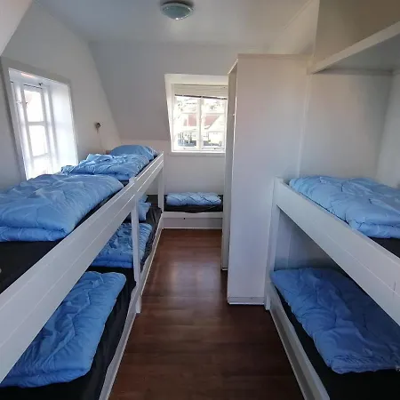 Gudhjem Vandrerhjem / Gudhjem Hostel Albergue