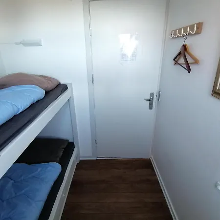 Gudhjem Vandrerhjem / Gudhjem Hostel Albergue